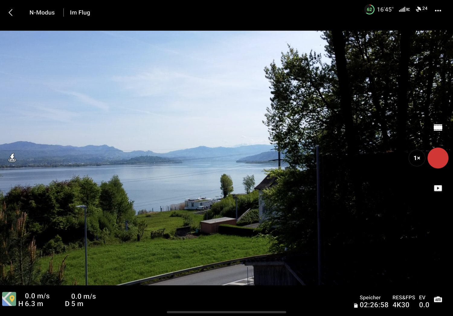 Panoramablick über Zürichsee und Berge
